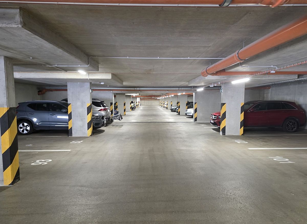 Pronájem garážového stání 13 m² – fotografie 3