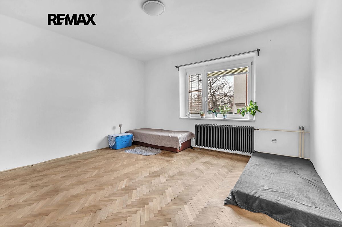 Prodej rodinného domu 250 m², pozemek 610 m² – fotografie 2