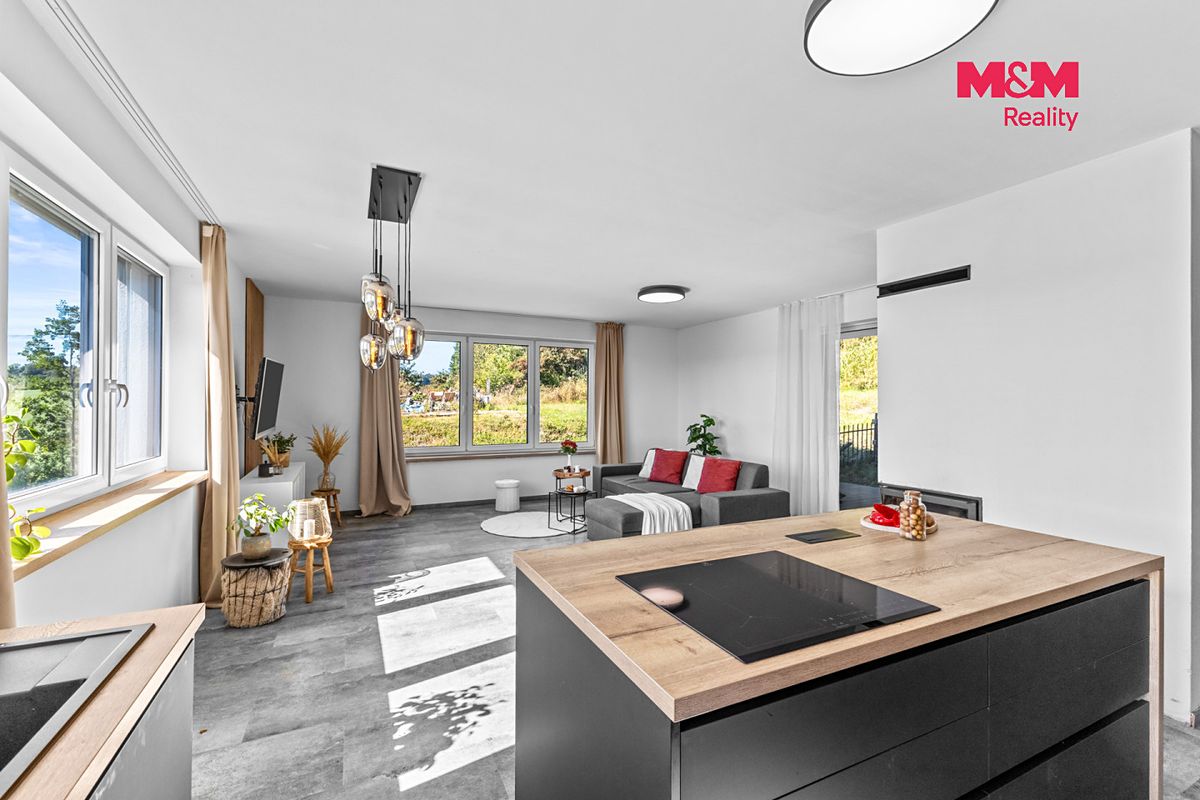 Prodej rodinného domu 216 m², pozemek 1269 m² – fotografie 3