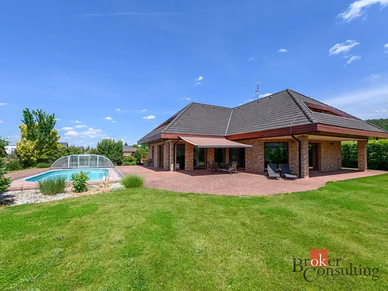 Prodej rodinného domu 372 m², pozemek 2751 m², Štěnovice – náhled fotky 1