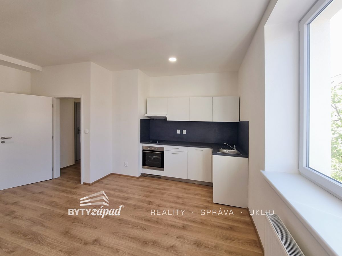Pronájem bytu 1+kk 31 m² – fotografie 2