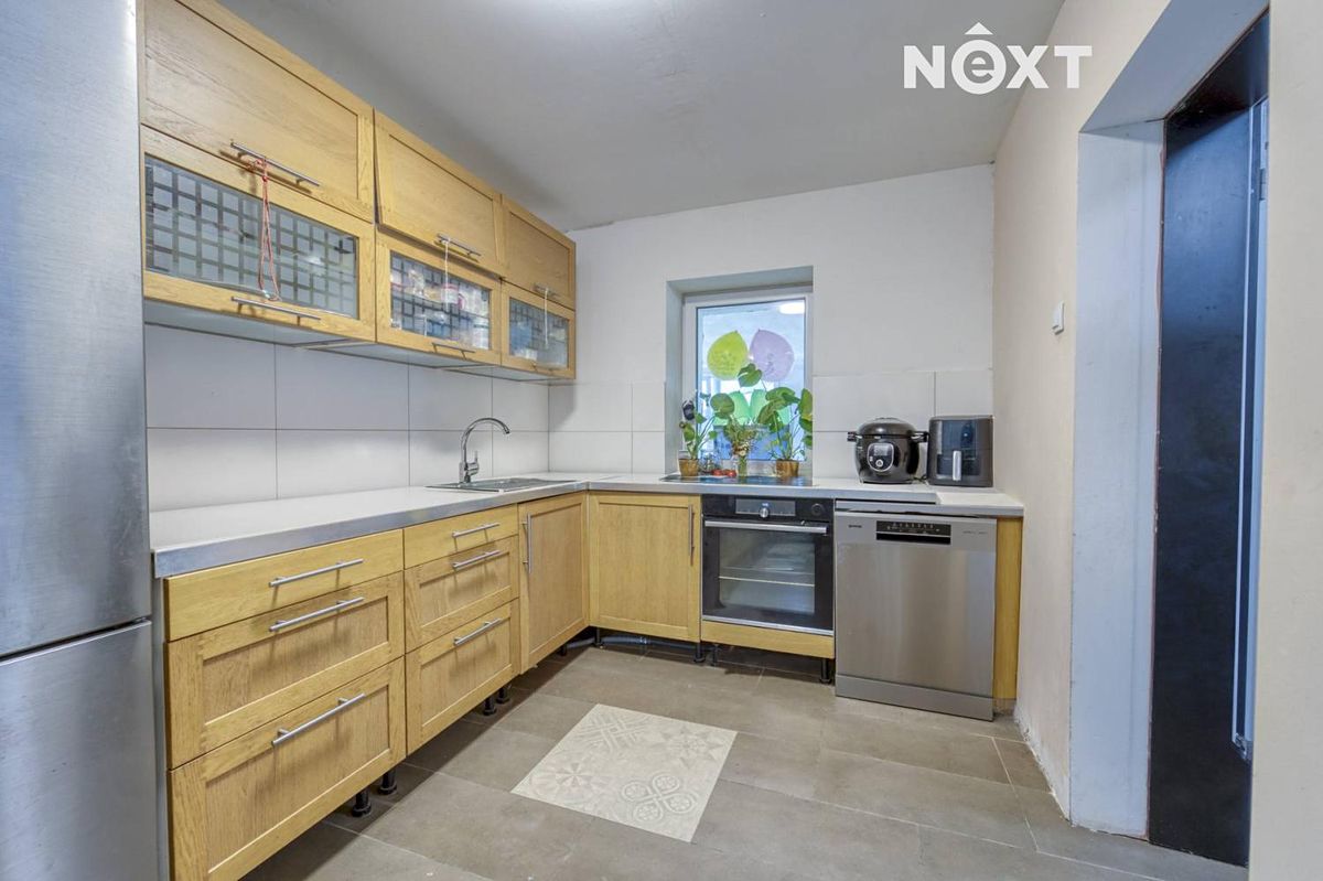 Prodej rodinného domu 225 m², pozemek 1000 m² – fotografie 5