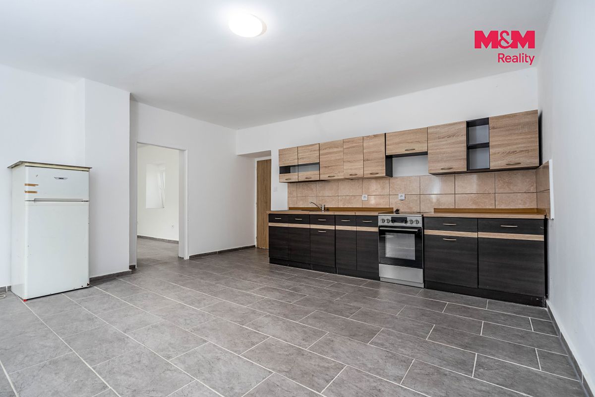 Prodej rodinného domu 187 m², pozemek 762 m² – fotografie 4