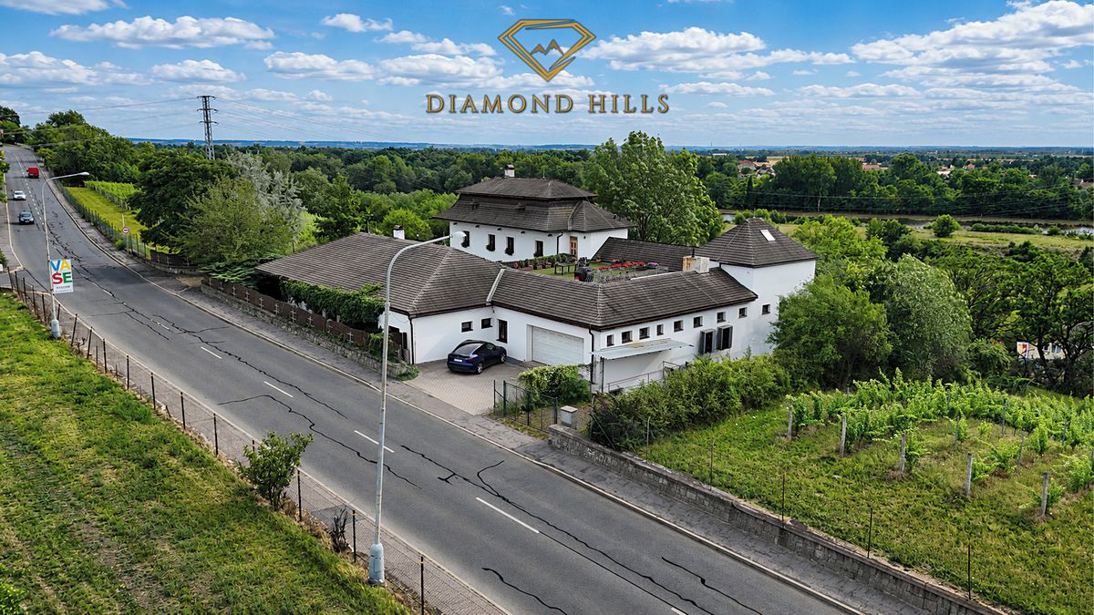 Prodej rodinného domu 518 m², pozemek 1012 m² – fotografie 2
