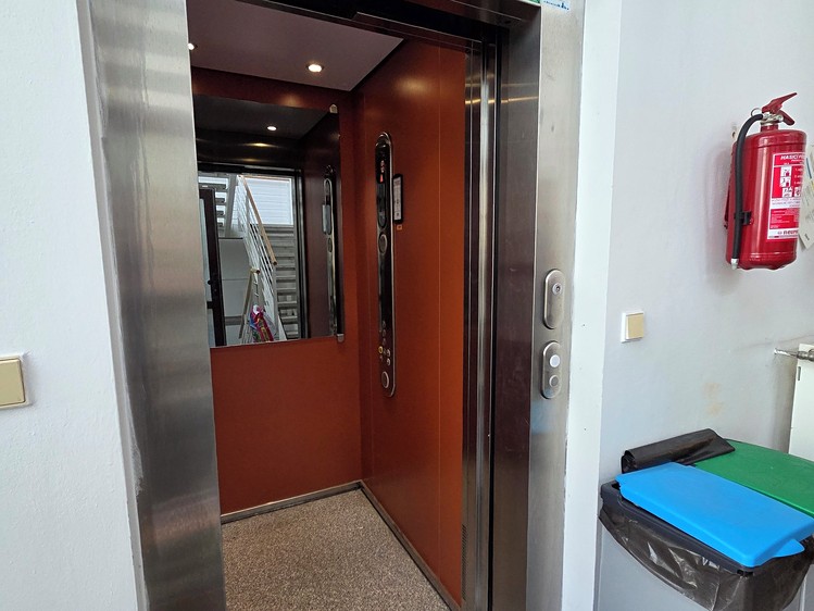 Prodej komerčního prostoru, 961 m² (14 z 31)