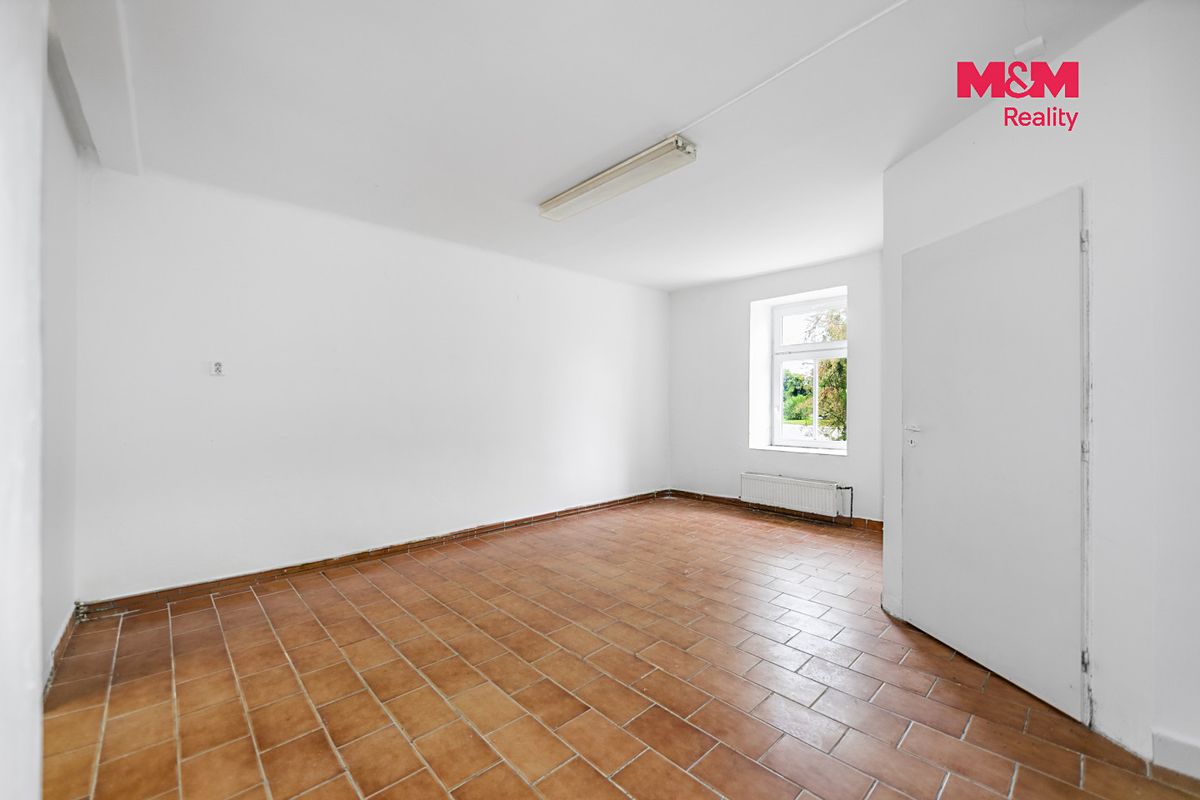 Prodej rodinného domu 230 m², pozemek 325 m² – fotografie 2