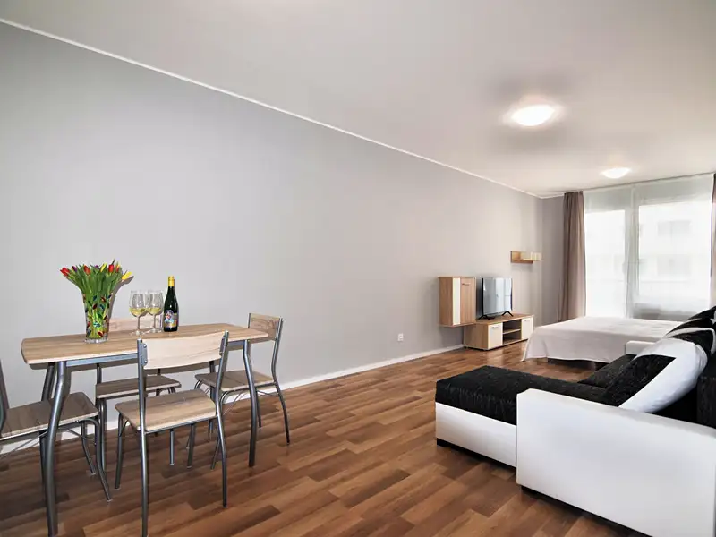 Prodej bytu 1+kk 51 m², Praha – náhled fotky 1