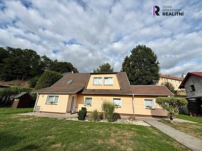 Prodej rodinného domu 220 m², pozemek 910 m²