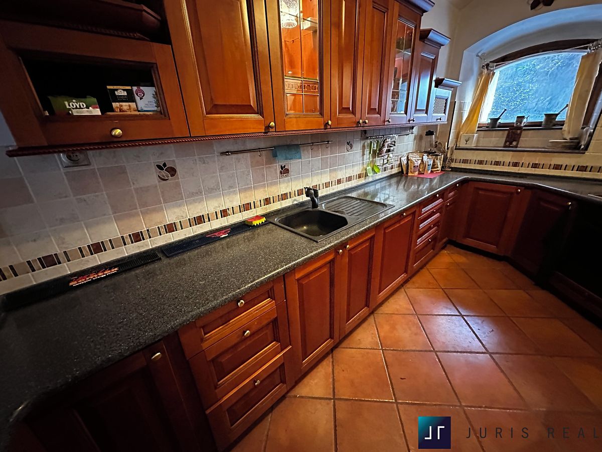 Prodej rodinného domu 250 m², pozemek 369 m² – fotografie 4