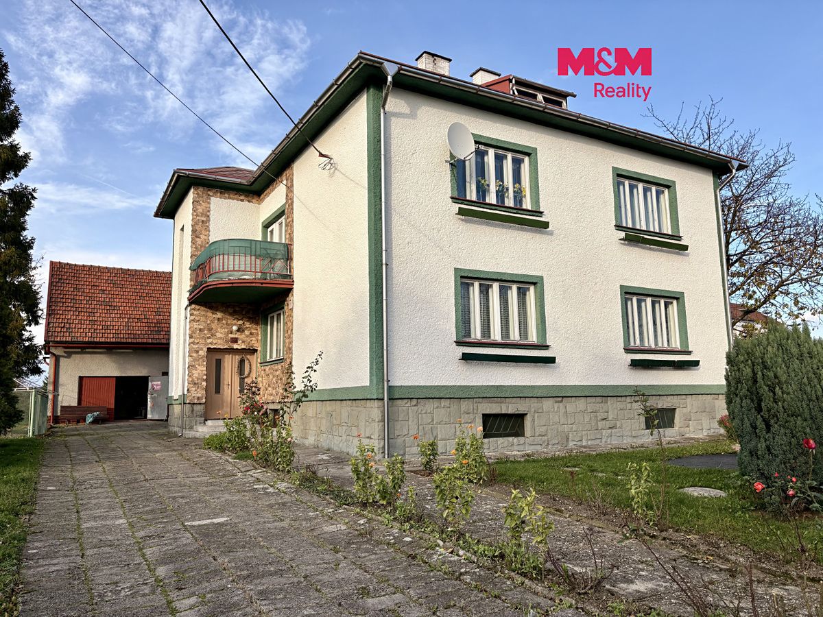 Prodej rodinného domu 260 m², pozemek 1935 m²