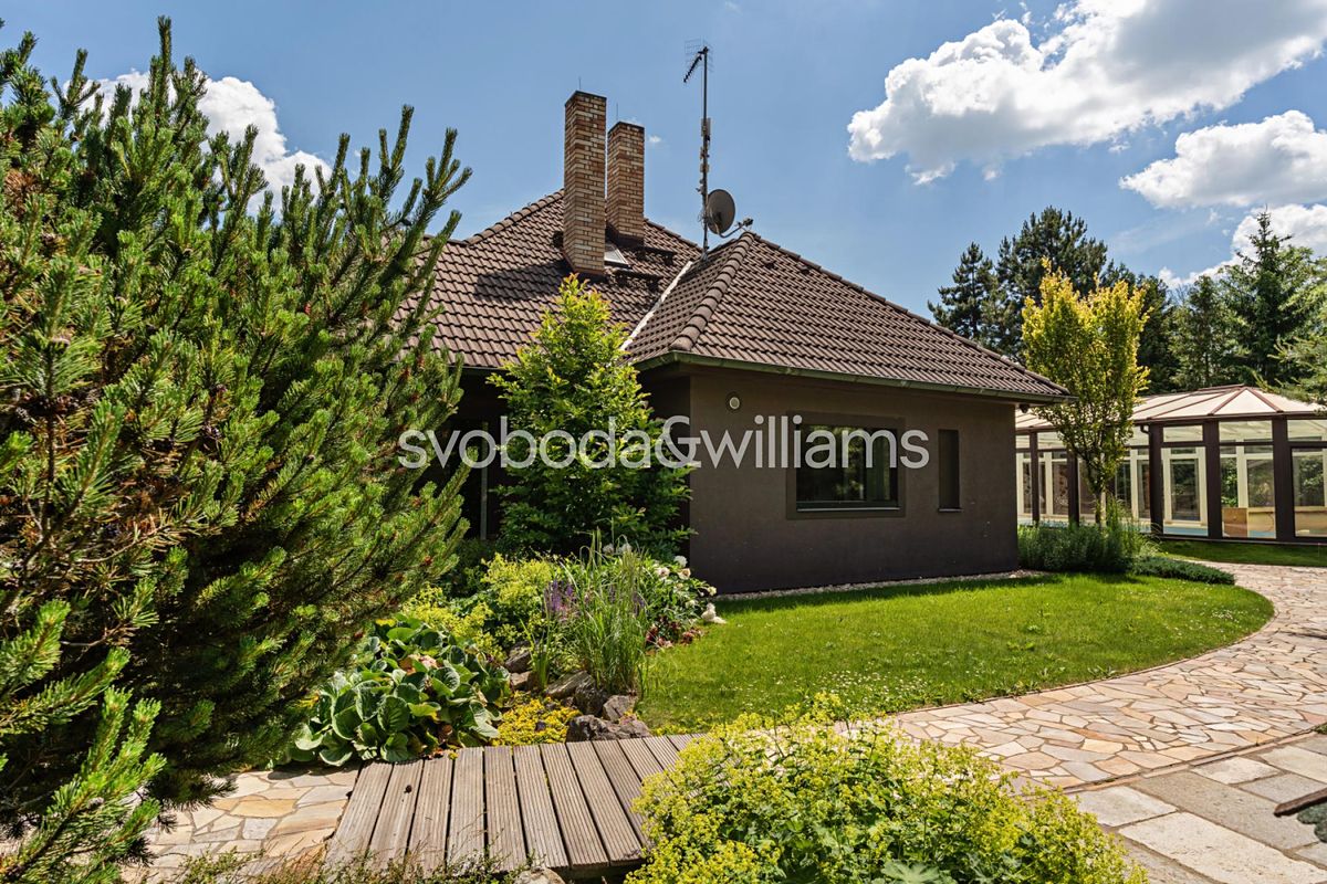 Prodej rodinného domu 316 m², pozemek 2573 m² – fotografie 2
