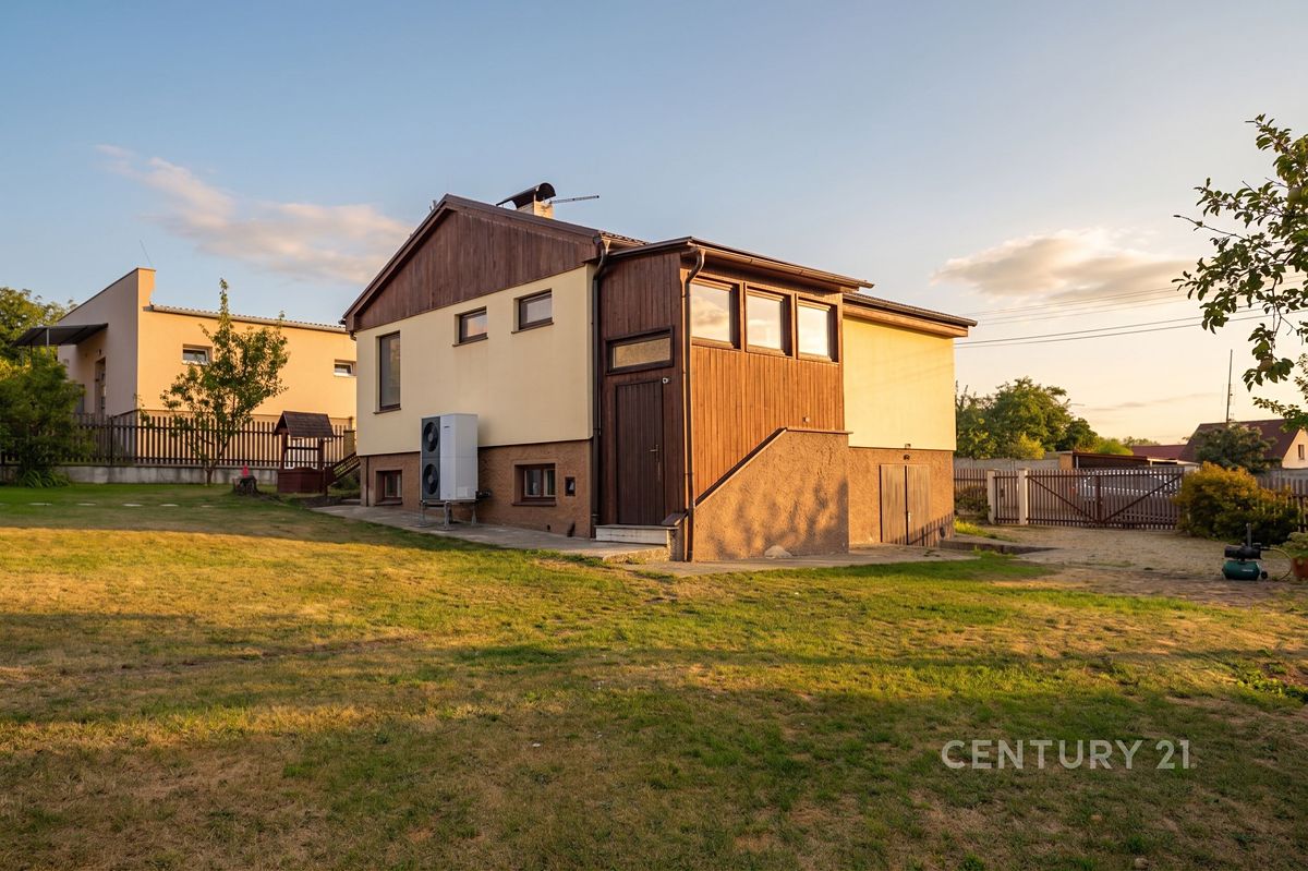 Prodej rodinného domu 90 m², pozemek 857 m² – fotografie 2