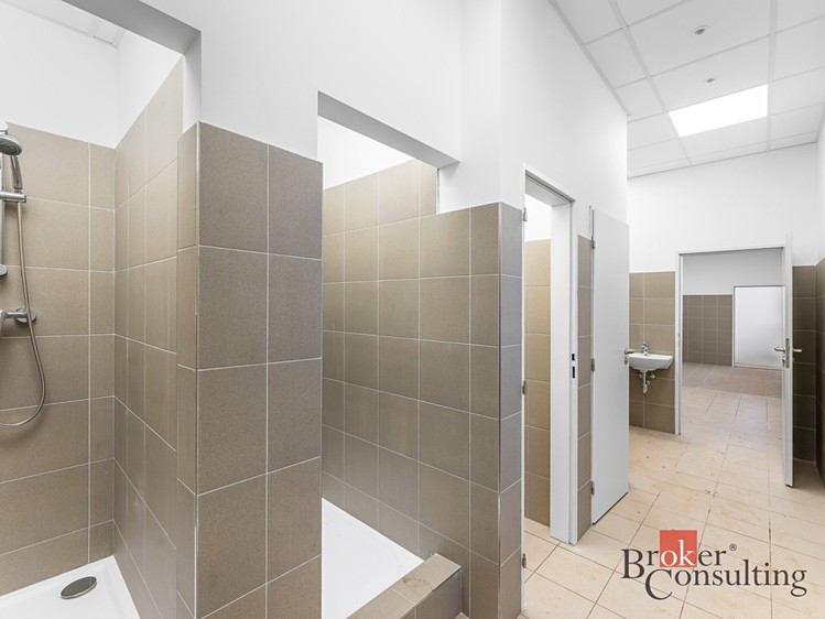 Комерційне приміщення в оренду, 2 520 м² (16 з 20)