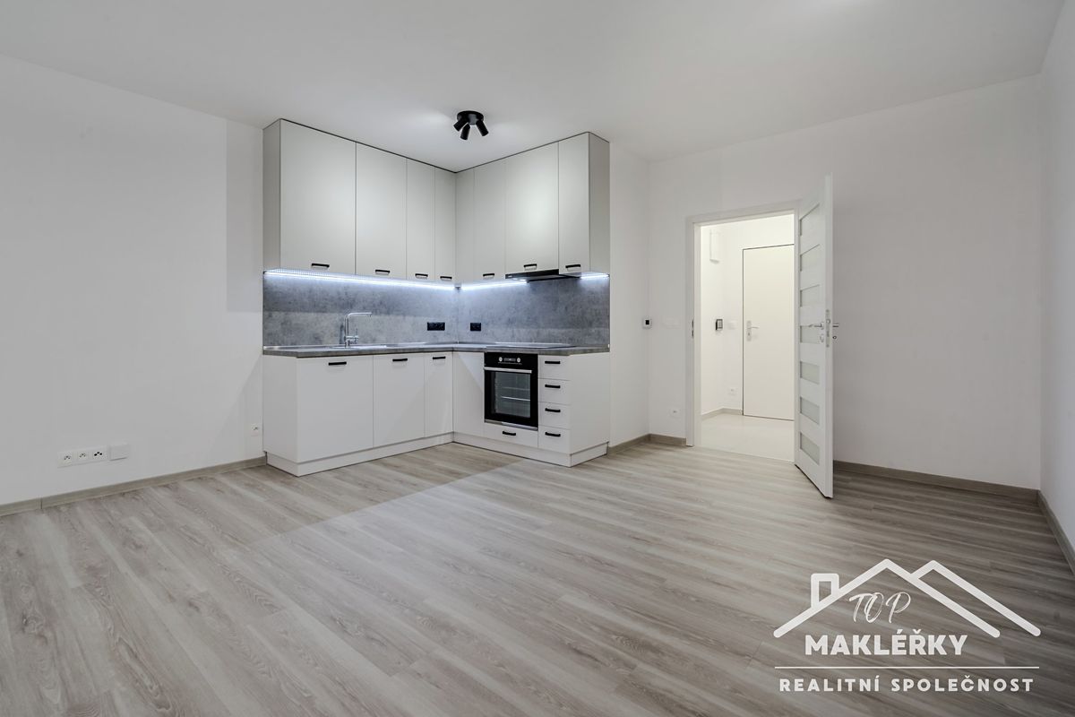 Pronájem bytu 1+kk 30 m² – fotografie 2