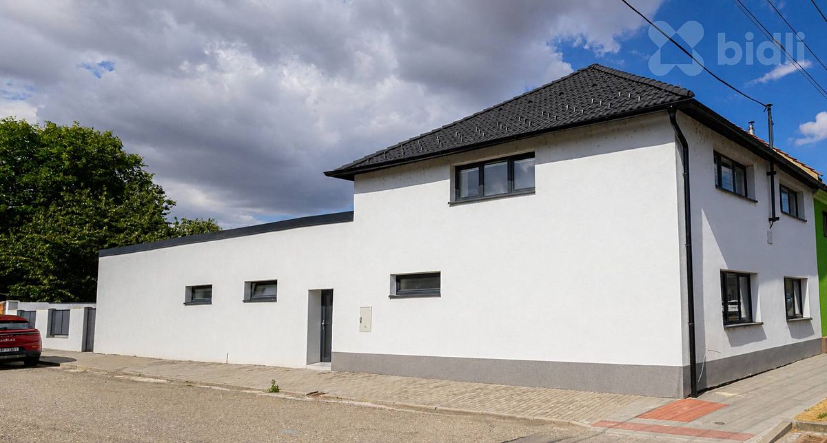 Prodej rodinného domu 183 m², pozemek 330 m²