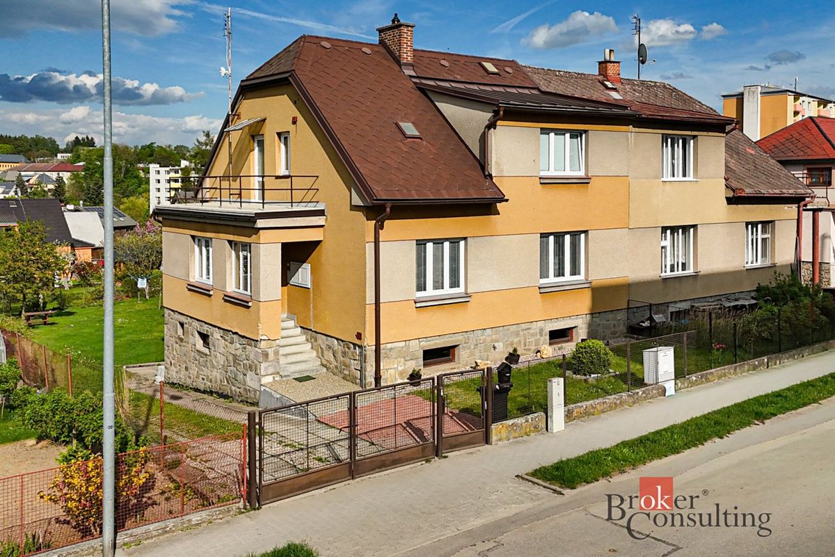 Pronájem rodinného domu 230 m², pozemek 448 m²