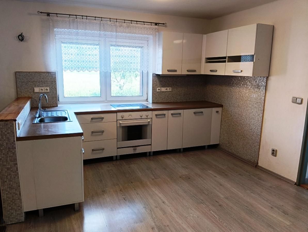 Pronájem rodinného domu 140 m², pozemek 500 m² – fotografie 2