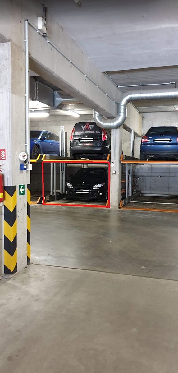 Pronájem garážového stání 15 m²