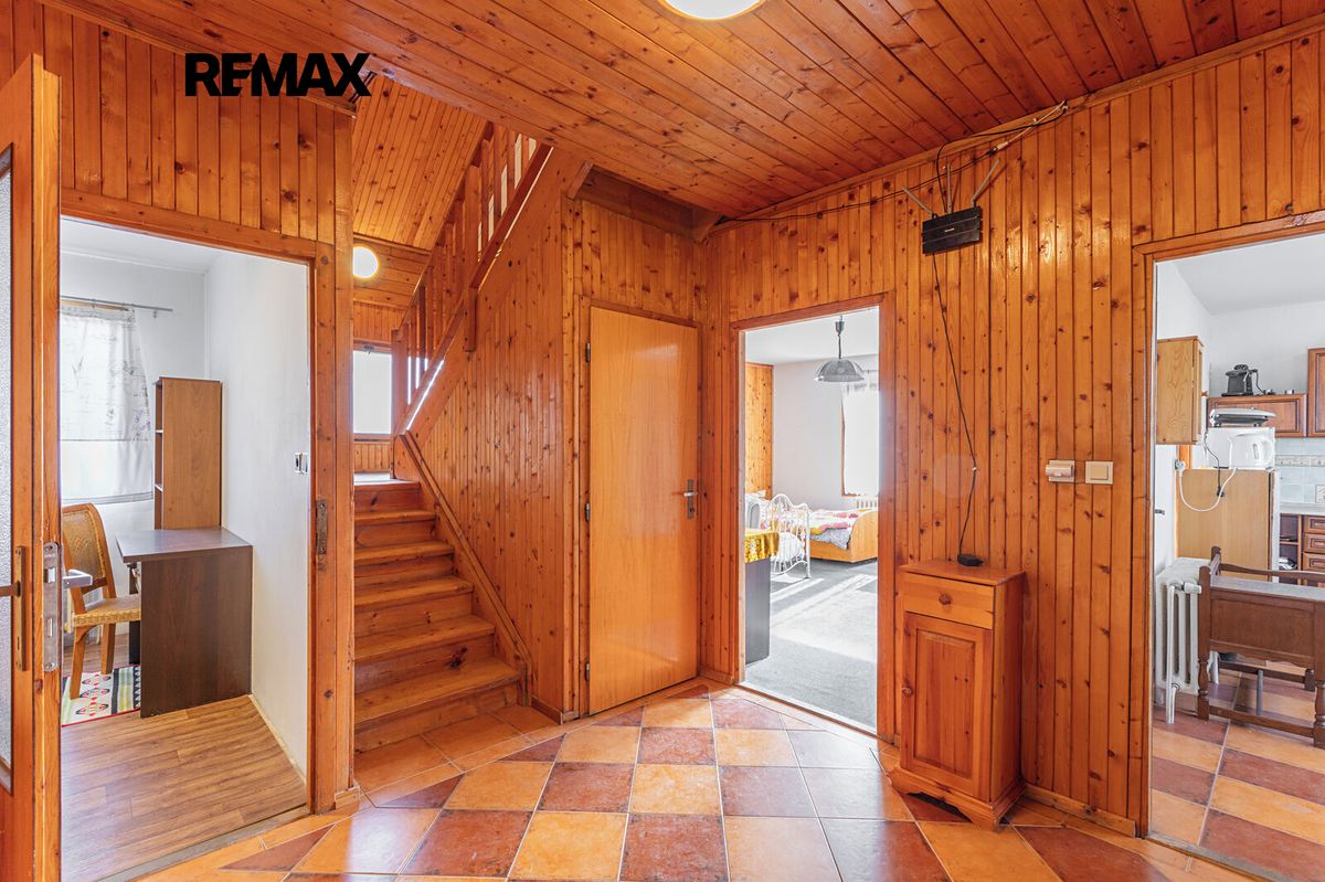 Prodej rodinného domu 214 m², pozemek 570 m² – fotografie 4