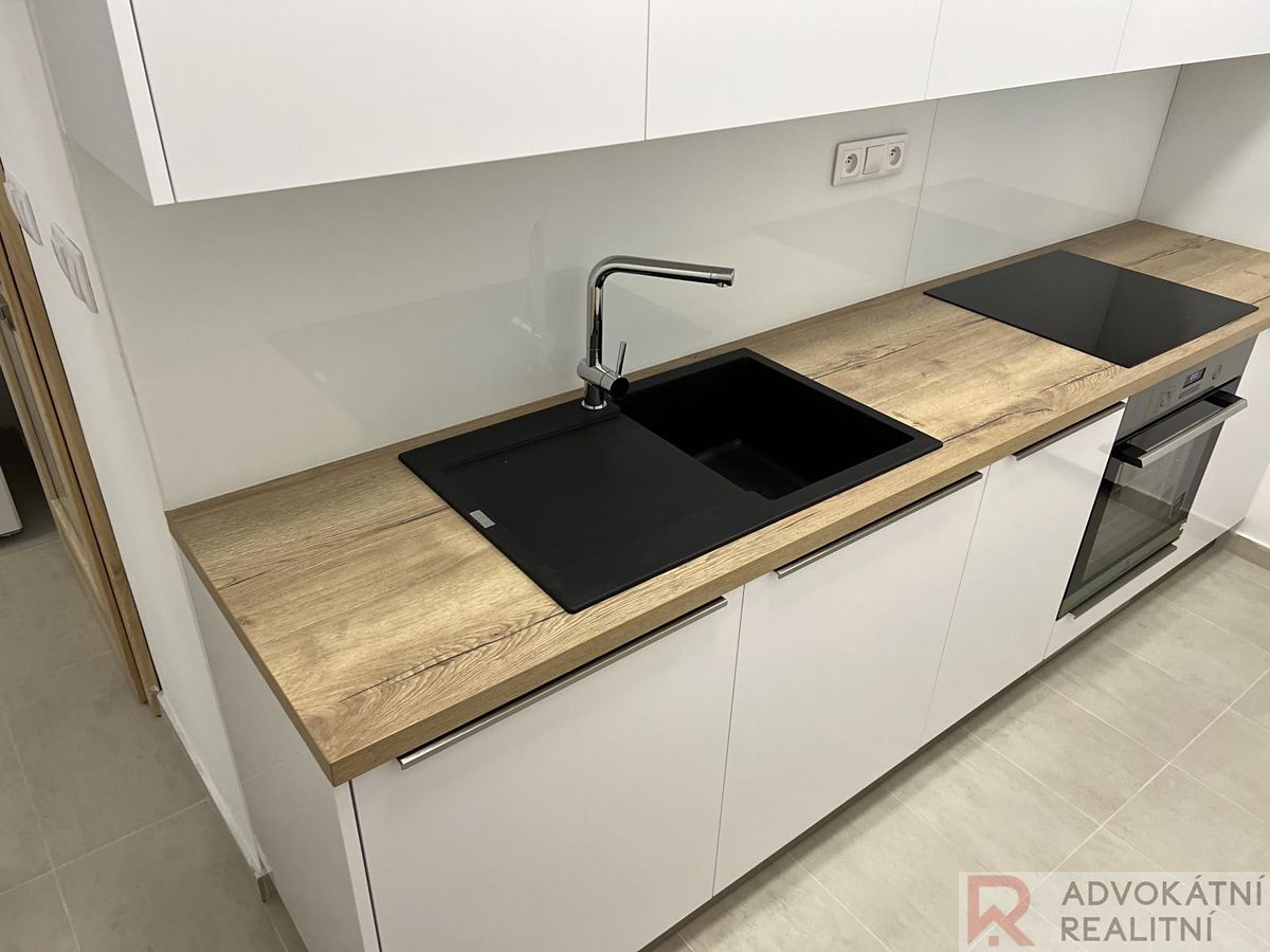Pronájem bytu 1+1 36 m² – fotografie 2