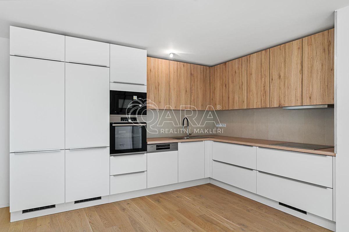 Pronájem bytu 5+kk 107 m² – fotografie 3