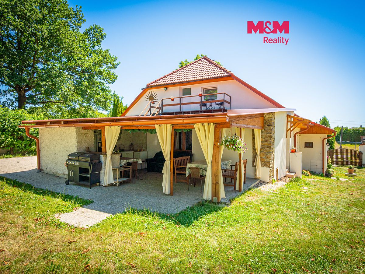 Prodej rodinného domu 360 m², pozemek 1421 m²