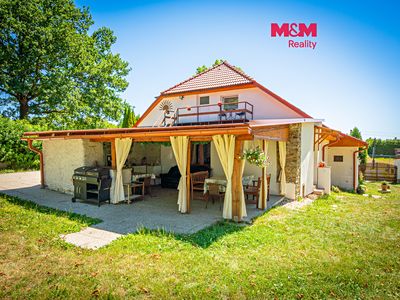 Prodej rodinného domu 360 m², pozemek 1421 m²