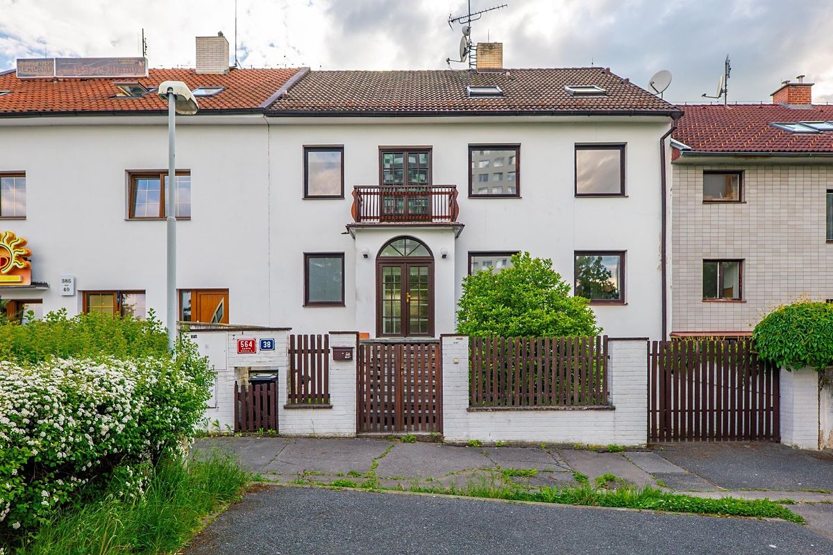Prodej vily 340 m², pozemek 422 m² – fotografie 3