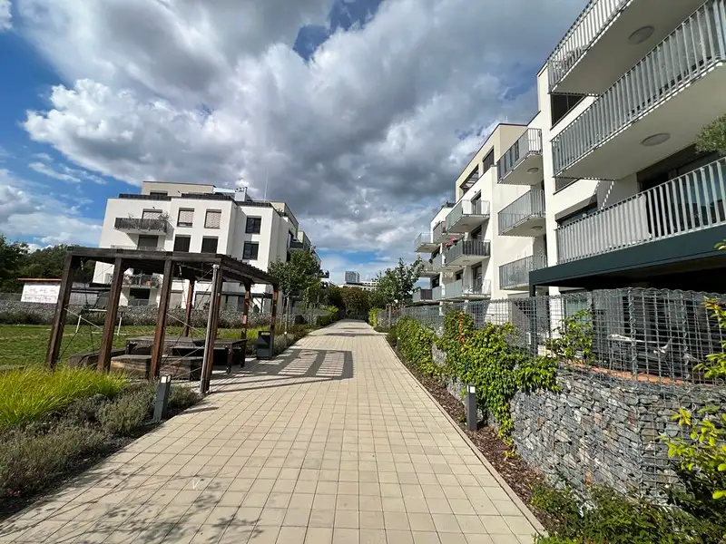 Prodej bytu 1+kk 42 m², Praha – náhled fotky 2