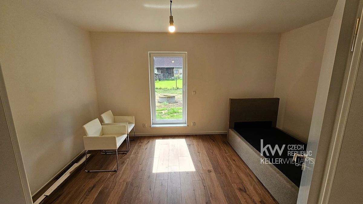 Pronájem rodinného domu 122 m², pozemek 708 m² – fotografie 3