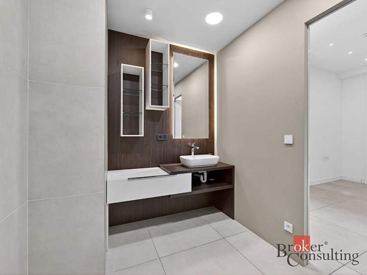 Комерційне приміщення на продаж, 108 м² (20 з 27)