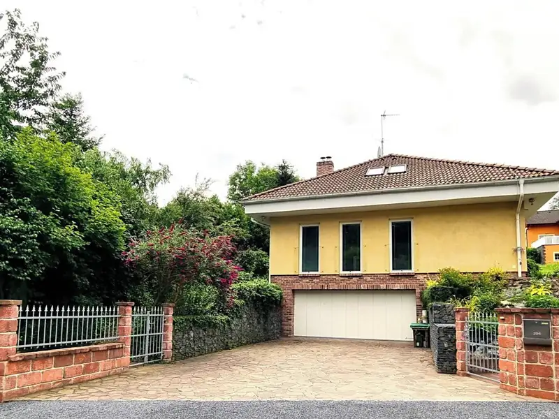 Prodej rodinného domu 330 m², pozemek 600 m², Podolanka – náhled fotky 1