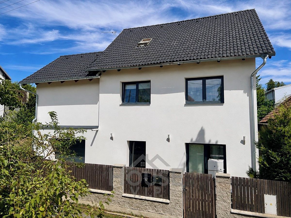 Prodej rodinného domu 211 m², pozemek 374 m² – fotografie 2