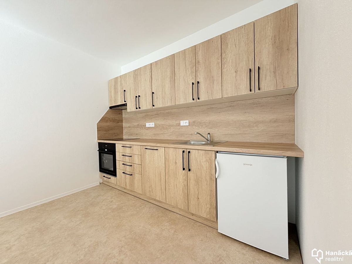 Pronájem bytu 1+kk 30 m² – fotografie 4