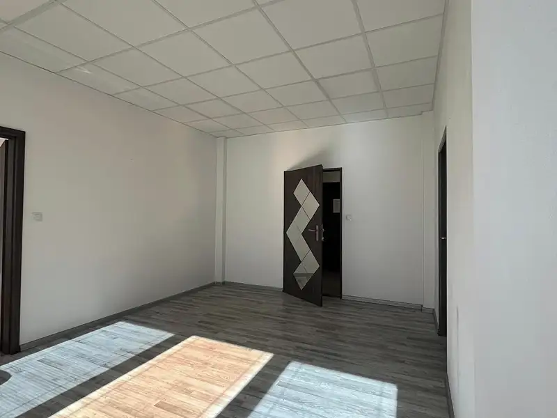 Pronájem kanceláře 28 m², Kolín – náhled fotky 2