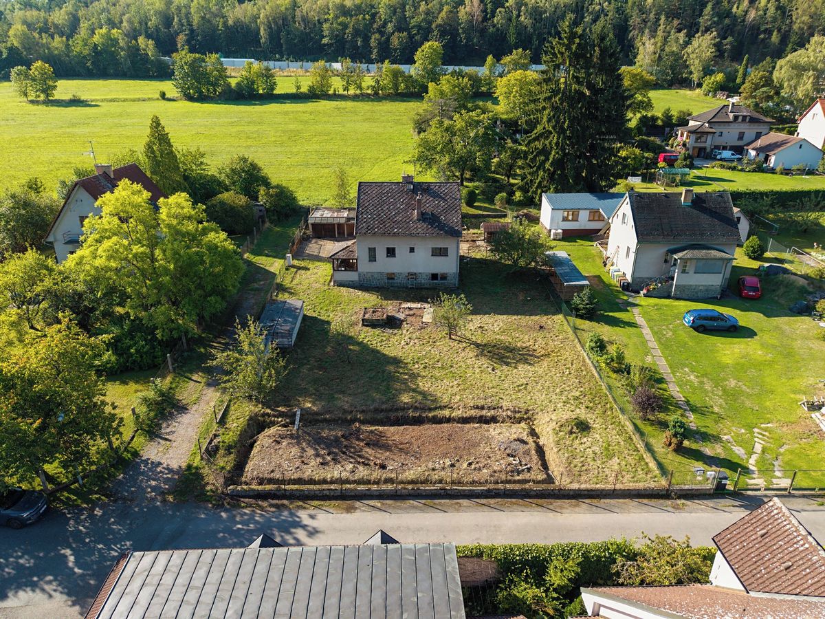 Prodej rodinného domu 200 m², pozemek 1356 m² – fotografie 2