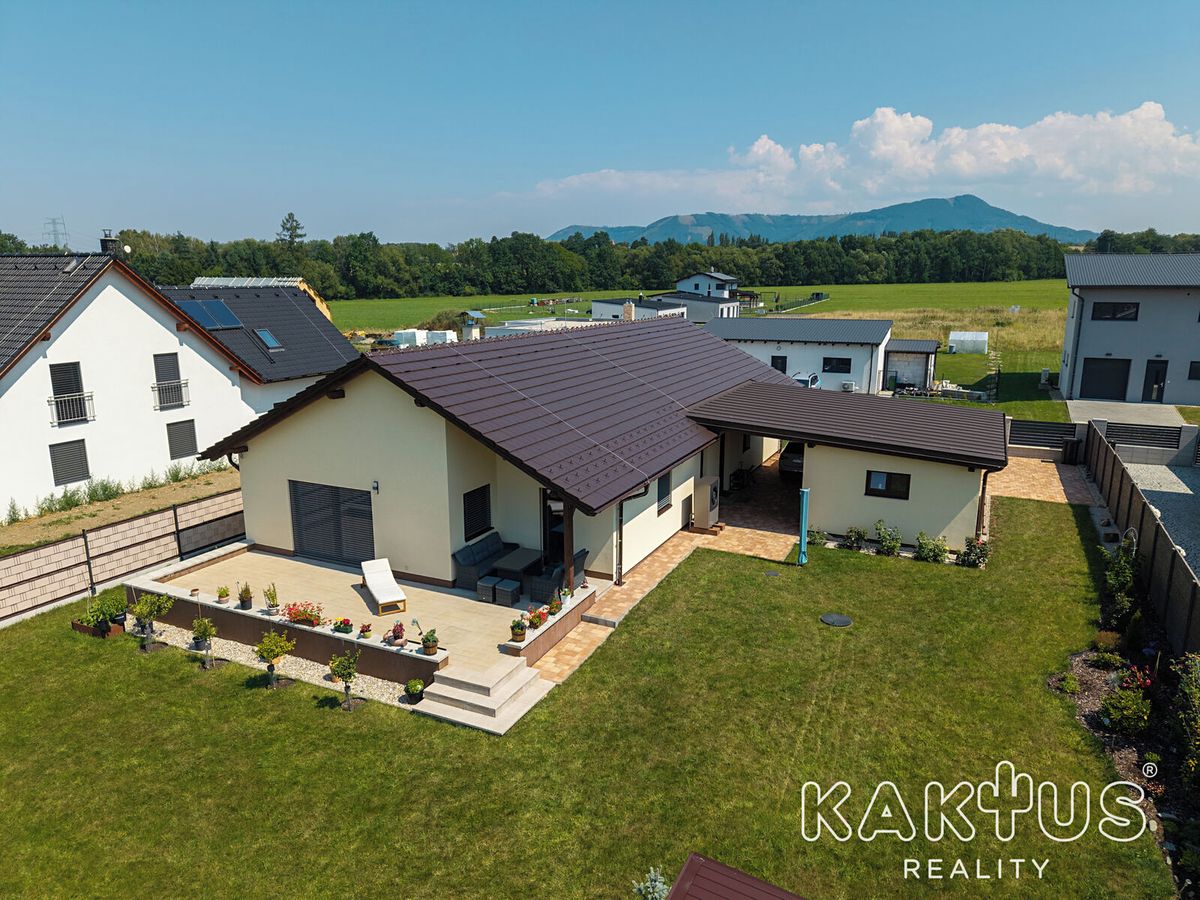 Prodej rodinného domu 217 m², pozemek 916 m²