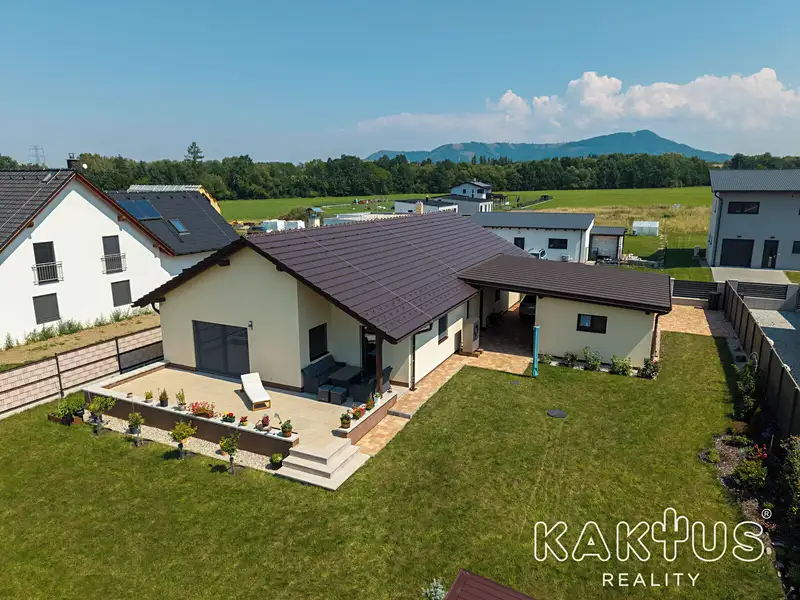 Prodej rodinného domu 217 m², pozemek 916 m², Tichá – náhled fotky 1