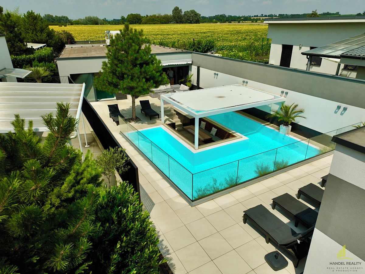 Prodej vily 365 m², pozemek 1350 m² – fotografie 2