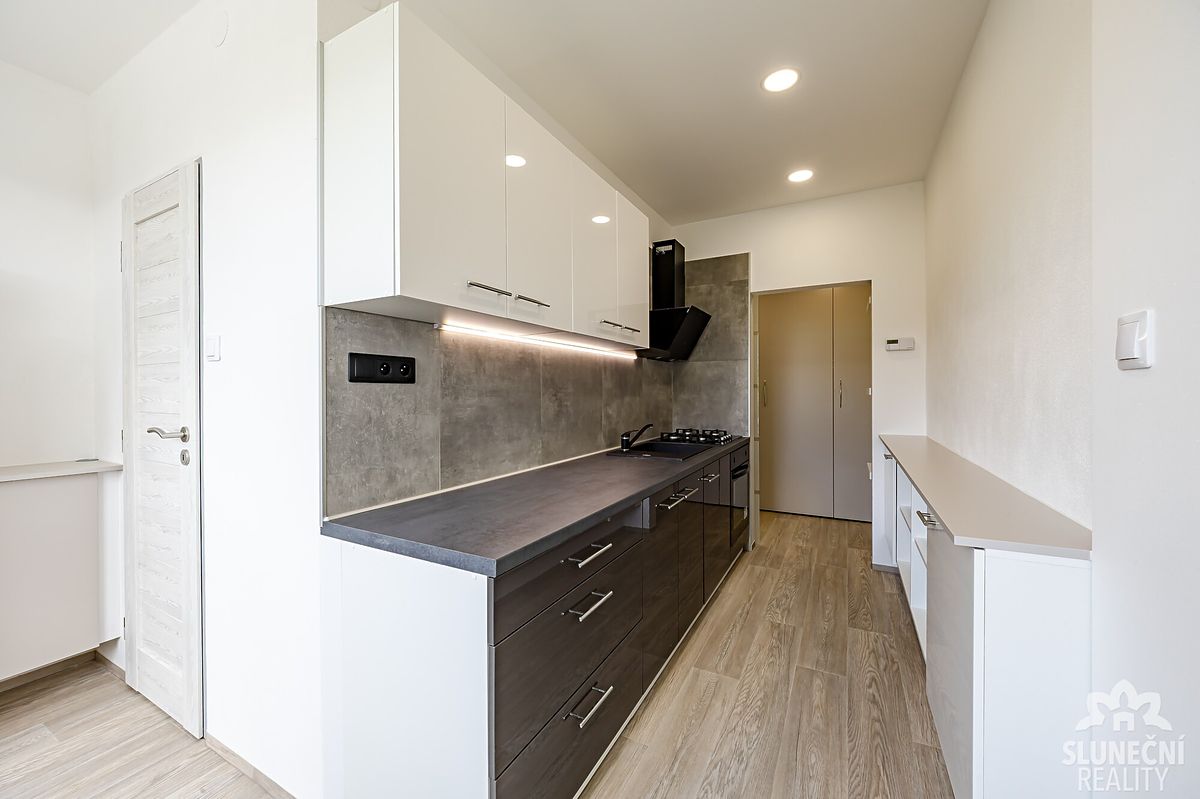 Pronájem bytu 2+1 50 m² – fotografie 3