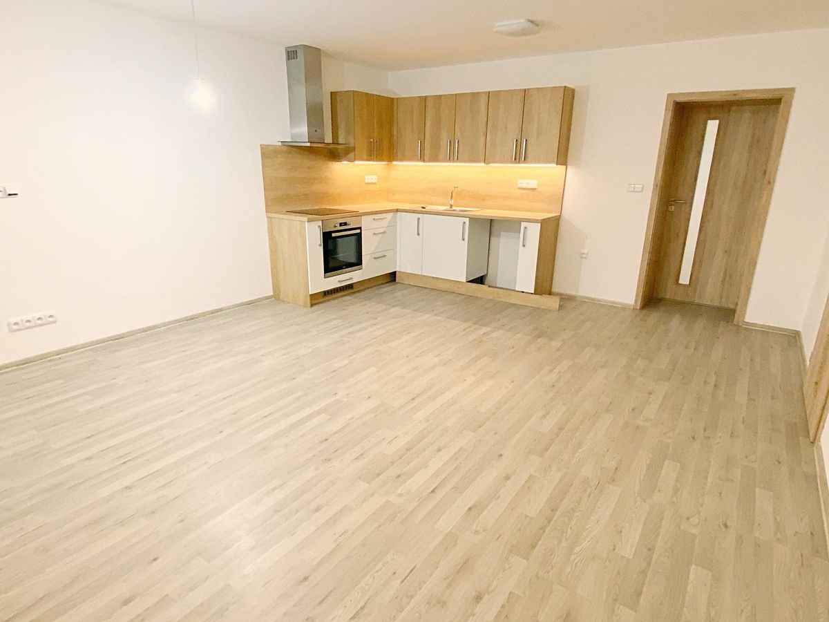Pronájem bytu 4+kk 85 m² – fotografie 4