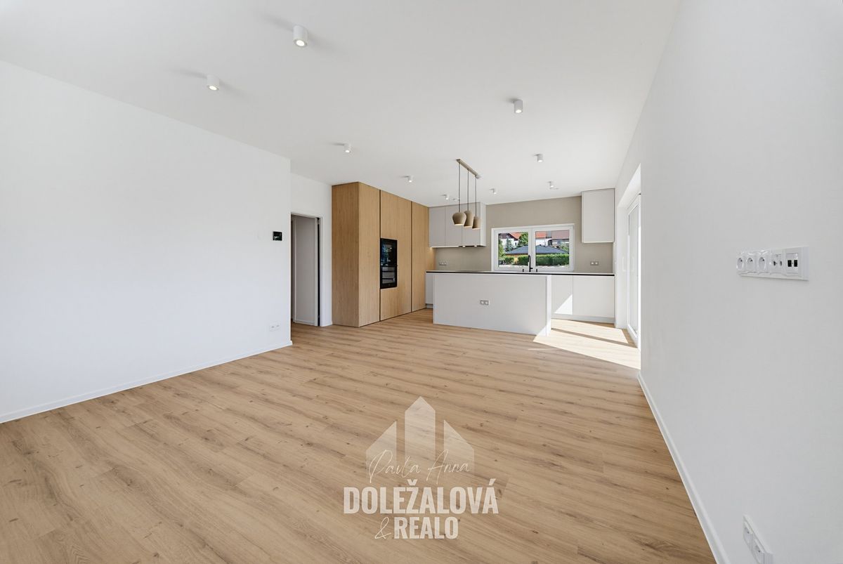 Prodej rodinného domu 195 m², pozemek 676 m² – fotografie 4