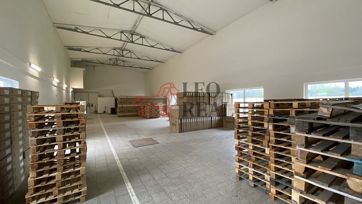 Pronájem skladového prostoru 357 m² – fotografie 3