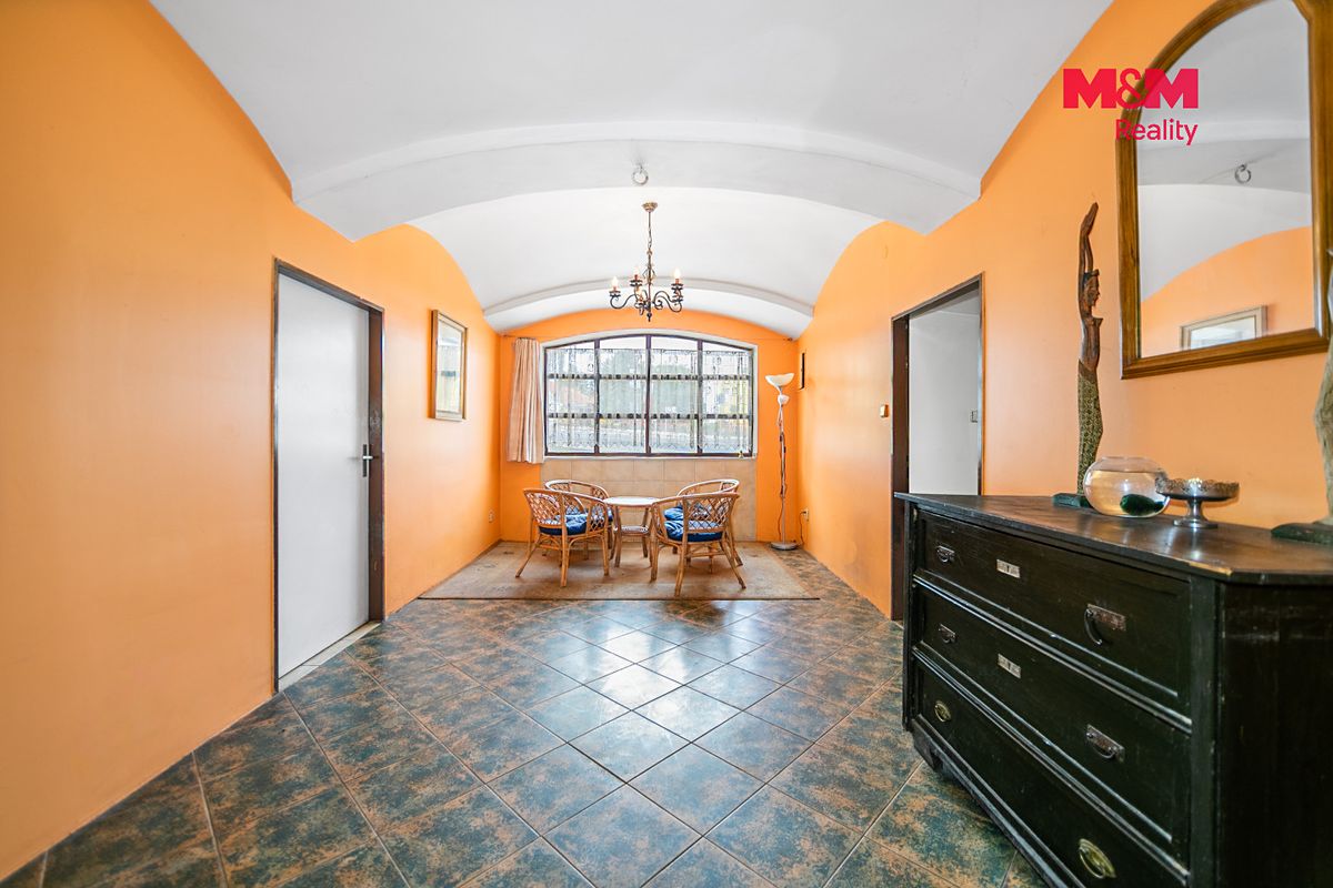 Prodej rodinného domu 200 m², pozemek 696 m² – fotografie 5