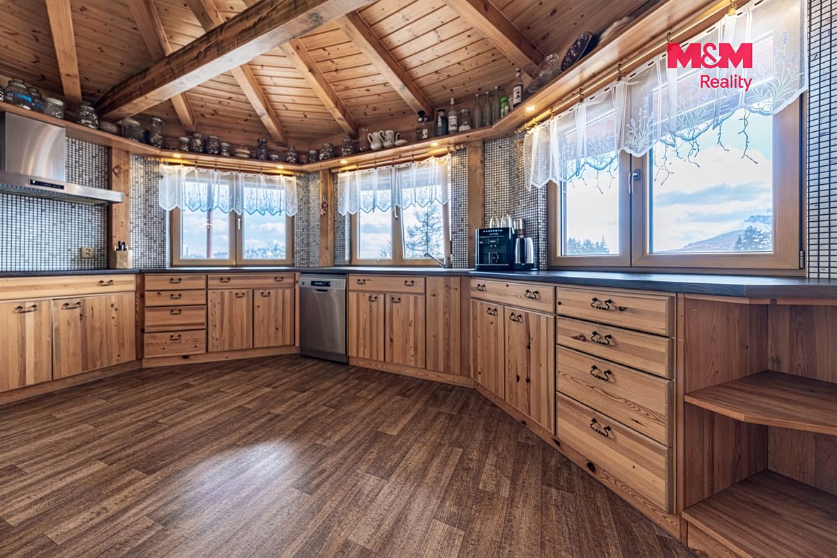 Prodej rodinného domu 384 m², pozemek 2948 m² – fotografie 4