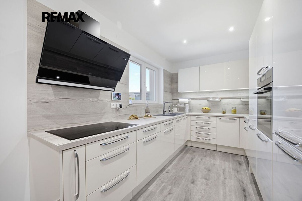 Prodej rodinného domu 169 m², pozemek 918 m² – fotografie 5