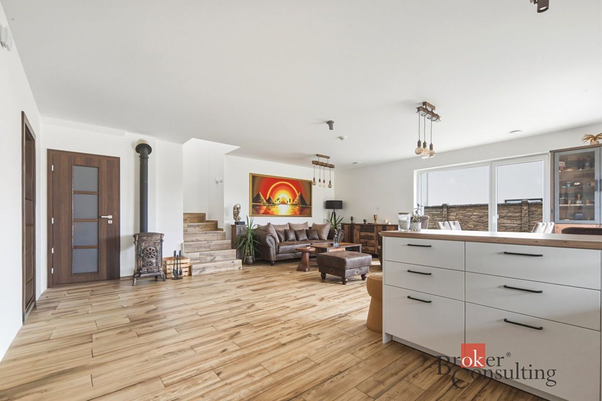 Prodej rodinného domu 139 m², pozemek 458 m² – fotografie 3