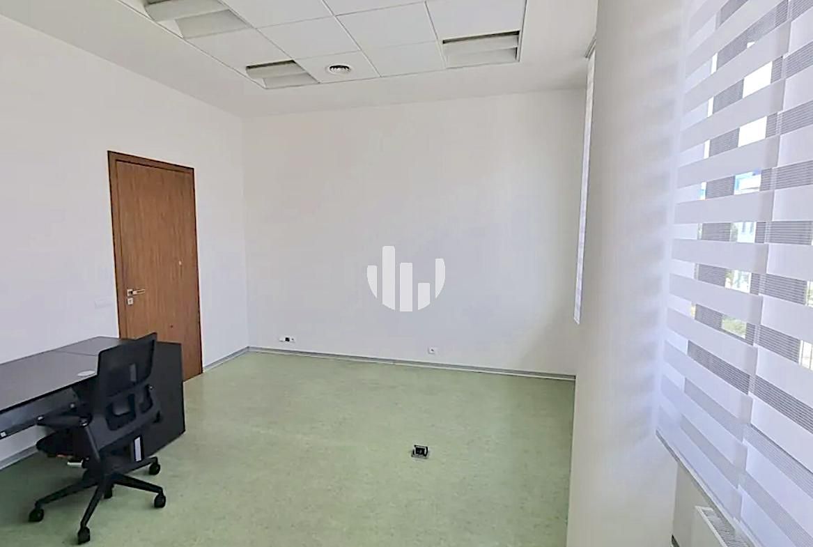 Pronájem kanceláře 349 m² – fotografie 3