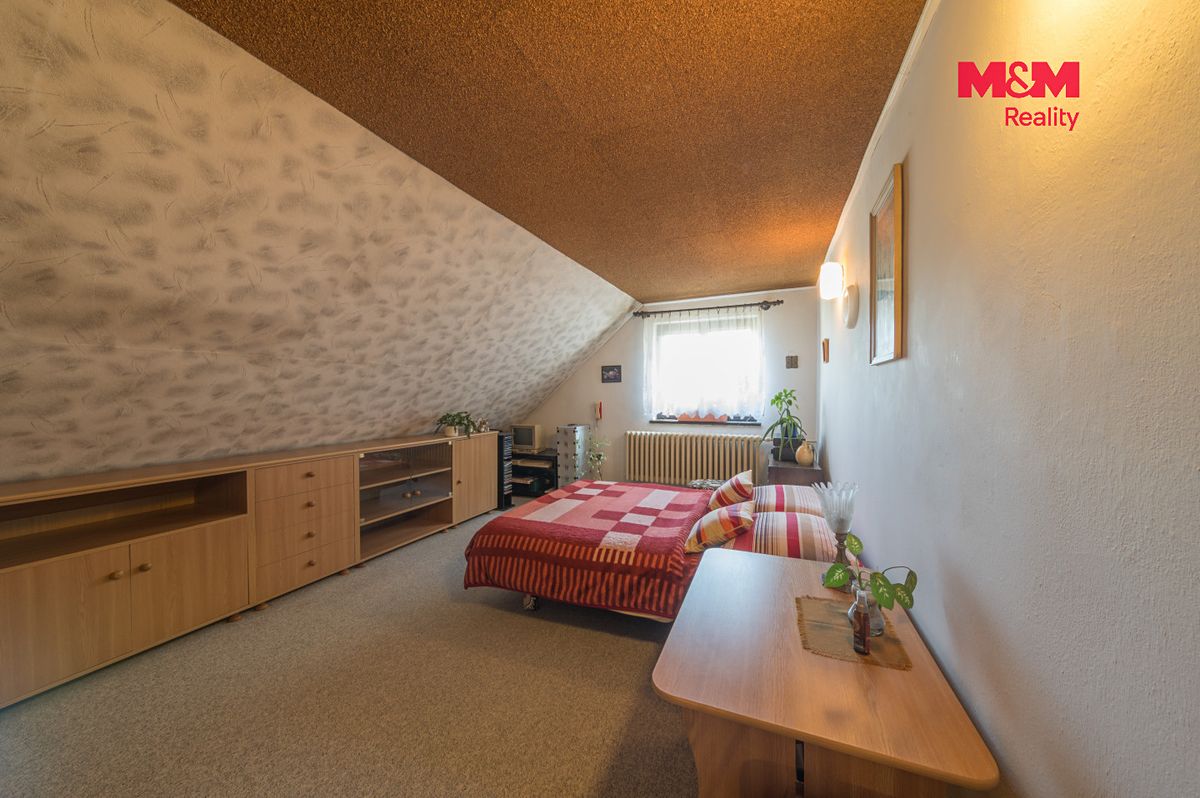 Prodej rodinného domu 268 m², pozemek 878 m² – fotografie 4