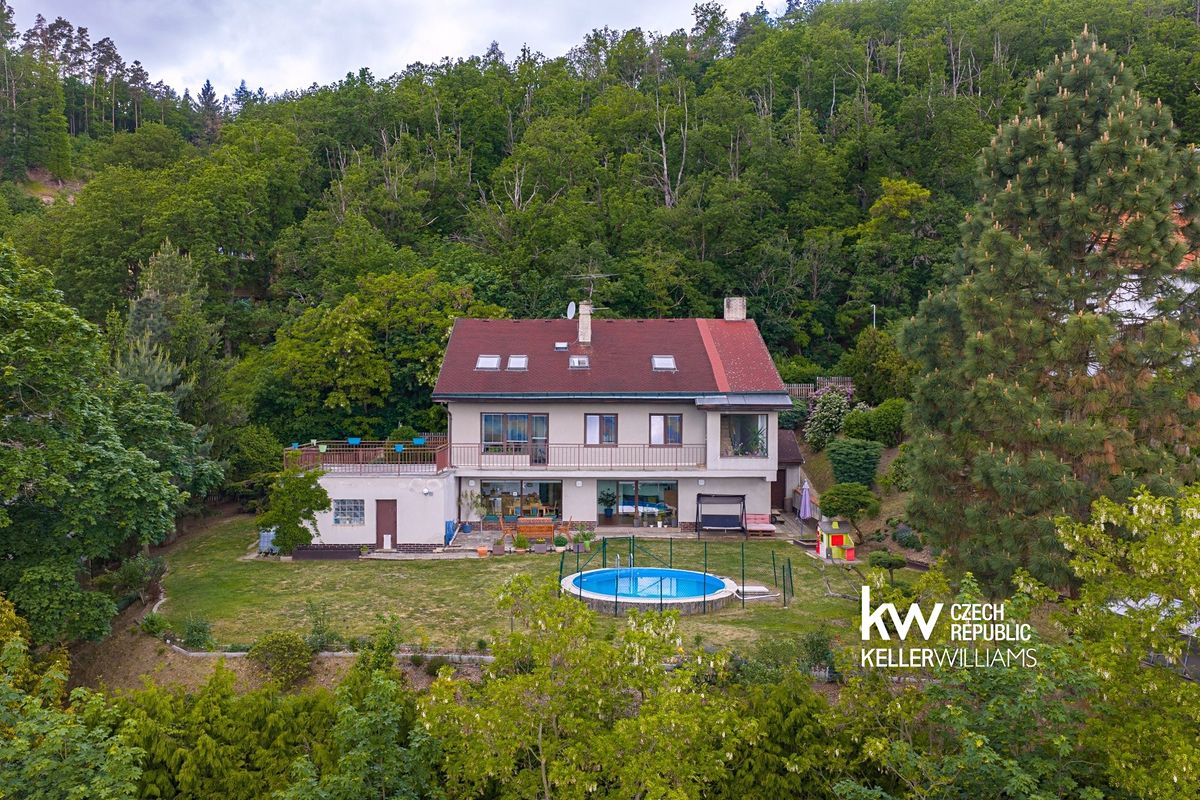 Prodej rodinného domu 281 m², pozemek 1484 m² – fotografie 2